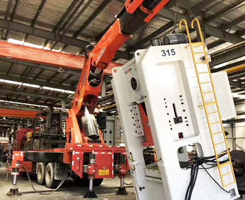 纳溪附近随车吊出租，轻松解决运输难题