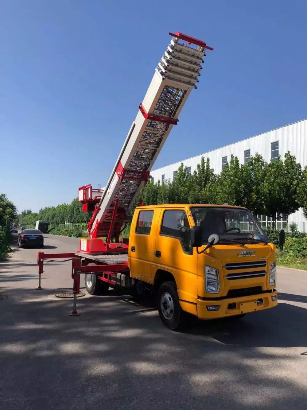 纳溪附近的云梯车出租服务：轻松解决高空作业需求